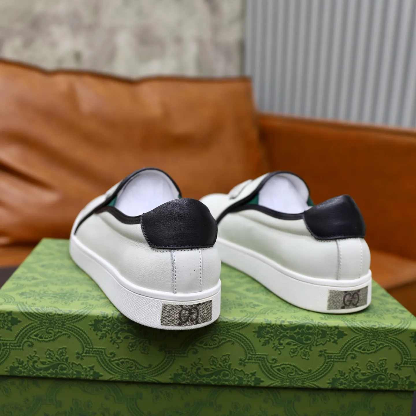 Ex-factory price: 440💰🙅‍♂️🙅‍♂️🙅‍♂️ Brand: Gucci GuCCI Standard code: 38-44 (45 customized) Grade: Same as the official website Material: Original leather splicing Comfortable and breathable pigskin lining Lightweight and wear-resistant sports outsole Style category: Men's fashionable casual shoes Running sneakers Distinguished luxury brand elements Top luxury Color: actual picture color